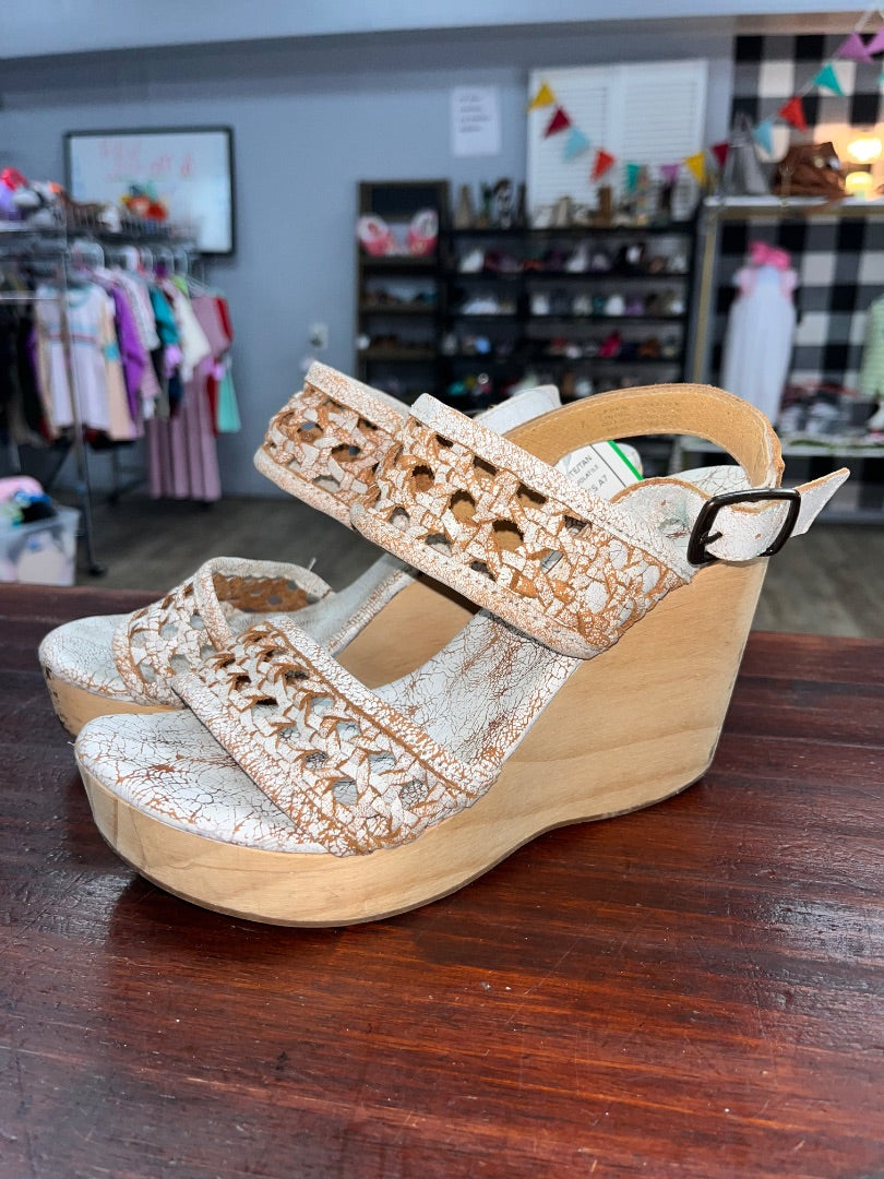 WHITE/TAN VERY VOLATILE BRAIDED STRAP WEDGES, SHOES A7