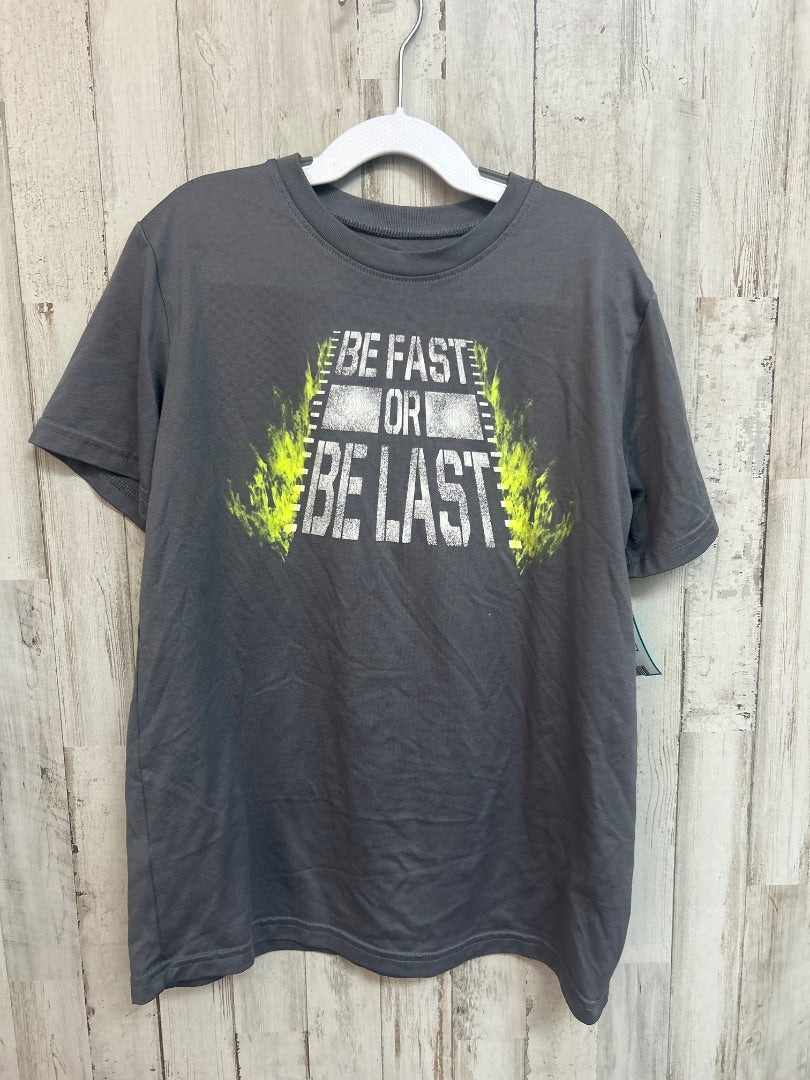 GREY UNDER ARMOUR BE FAST DRY FIT TEE, BOY 10/12