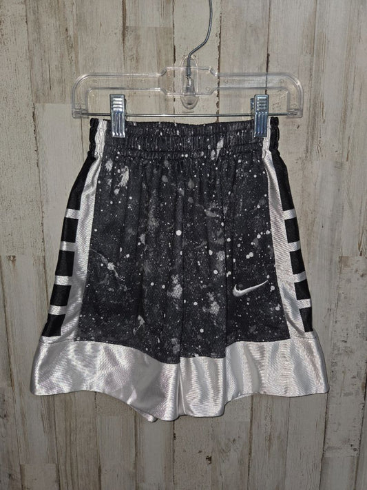 Dark grey Nike XS Drifit shorts, Boys 7