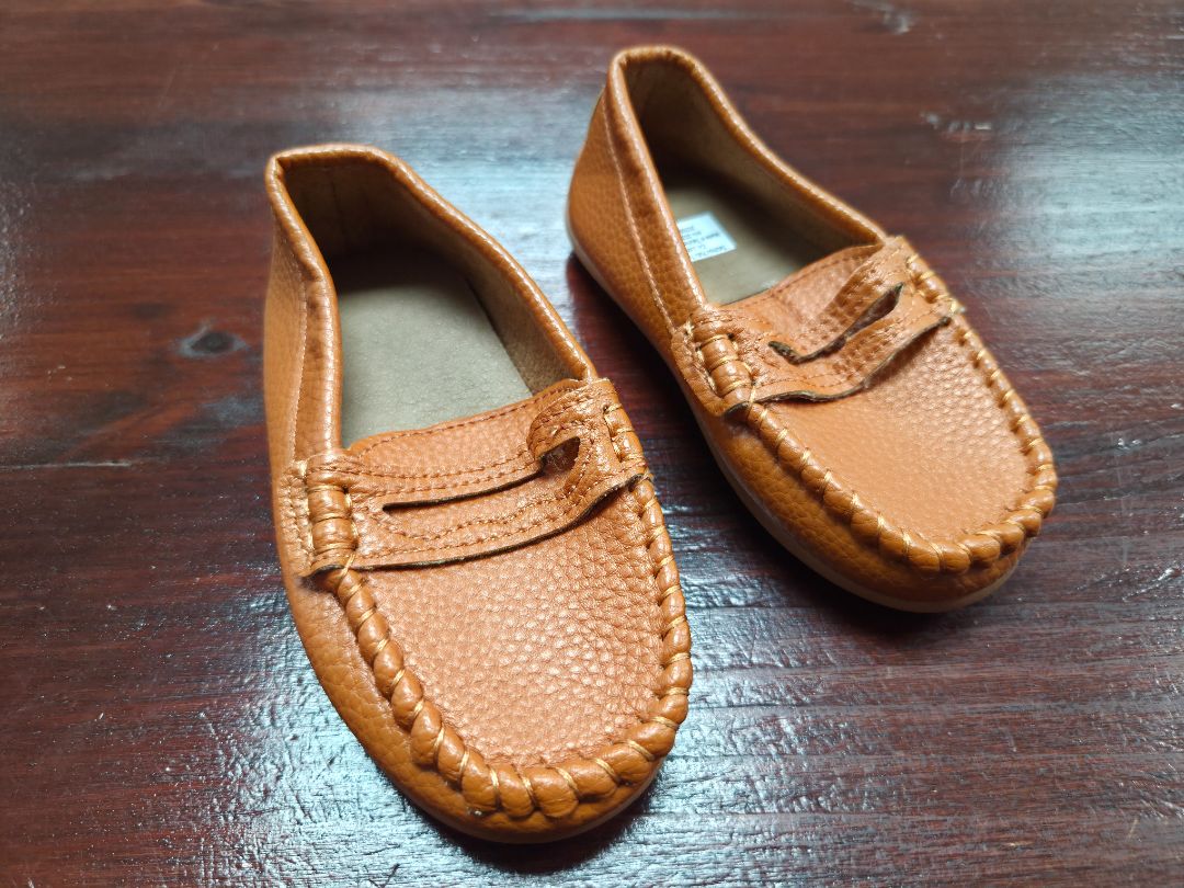 tan  NEW loafers, shoes 6