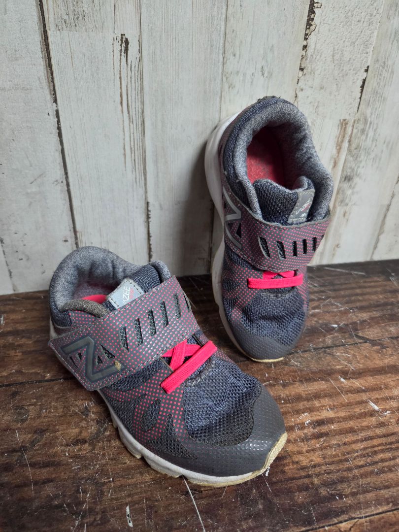 GREY NEW BALANCE MESH TENNIS SHOES, SHOES 9
