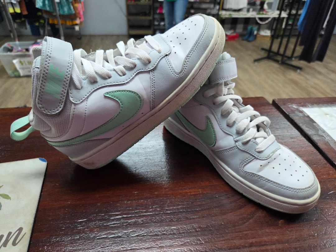 mint nike hi top sneakers, shoes y5
