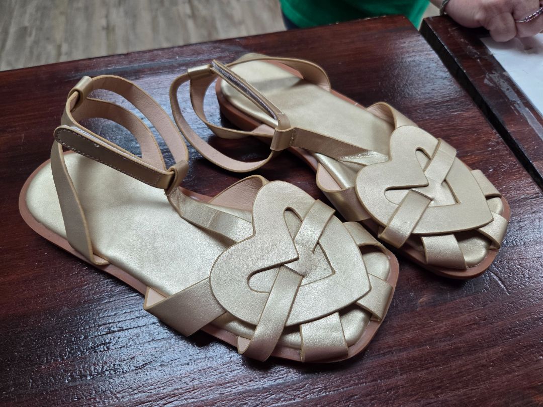 gold  heart sandals, shoes y5