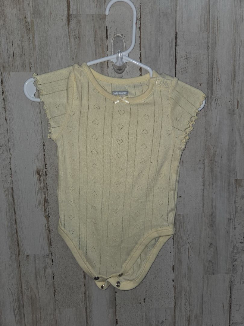 YELLOW GARANIMALS HEART ONESIE, GIRLS 3/6M