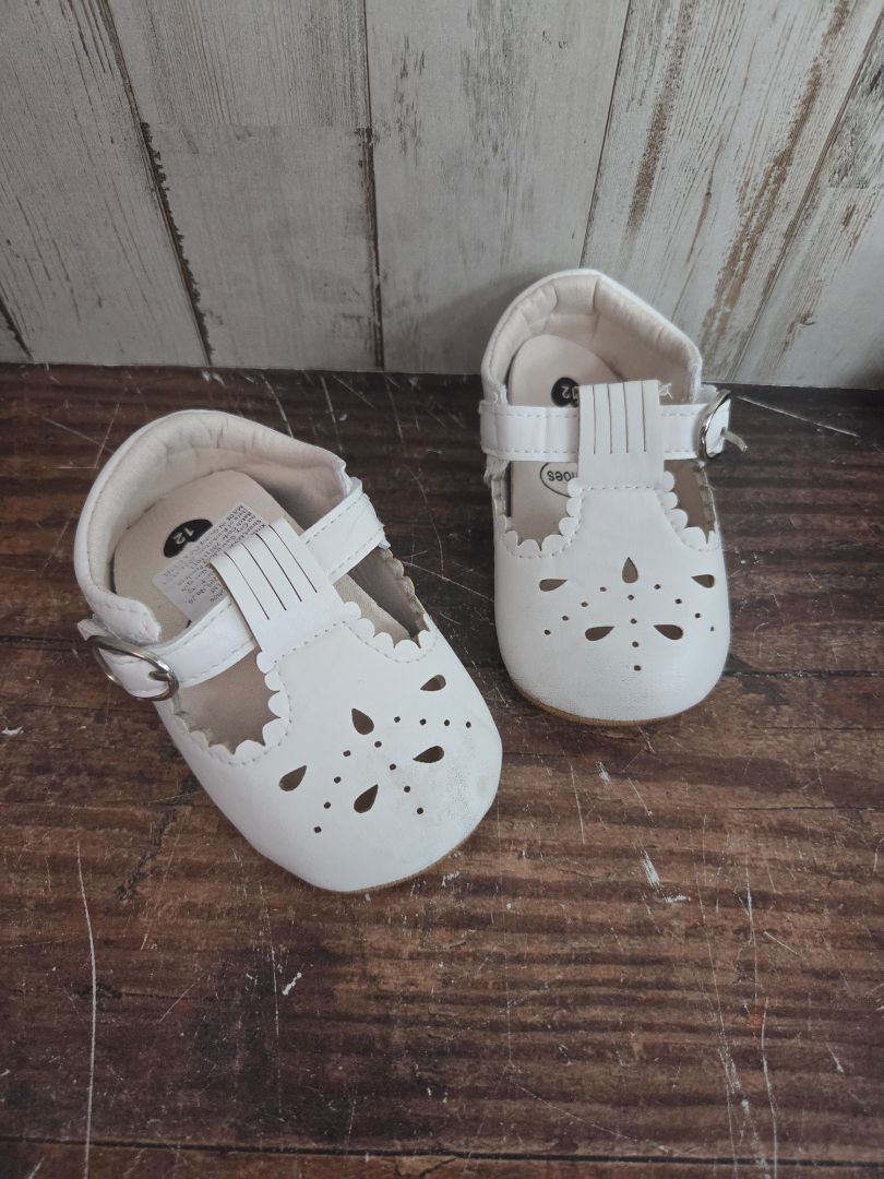 WHITE BABY EYELET T STRAPS, SHOES 3