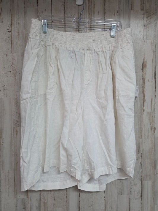 WHITE KATHERINES LINEN SHORTS, LADIES 2X