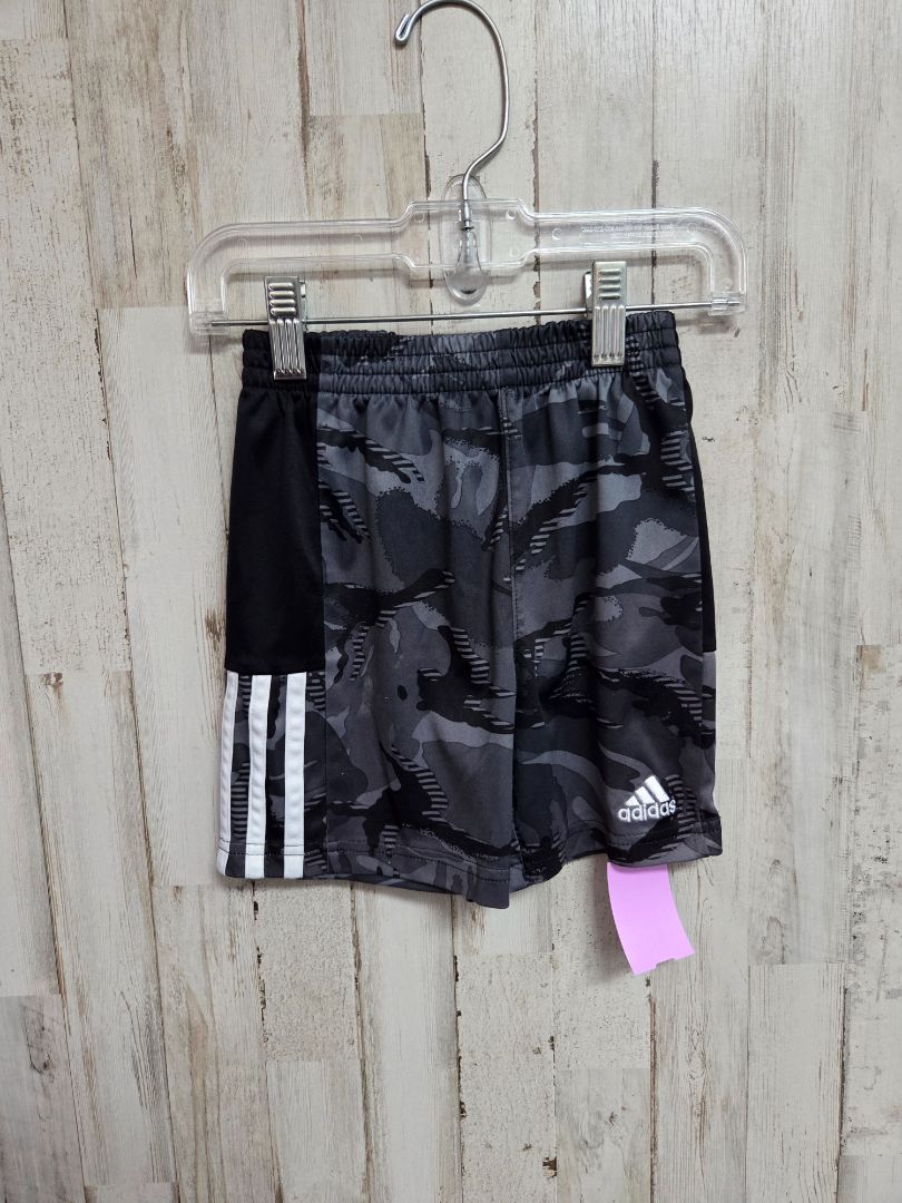 GREY/BLACK ADIDAS PRINTED SHORTS, BOYS 4
