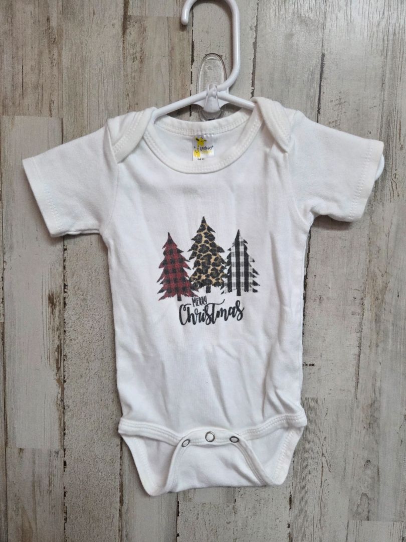 white laughing giraffe merry xmas onesie, girl 3-6m