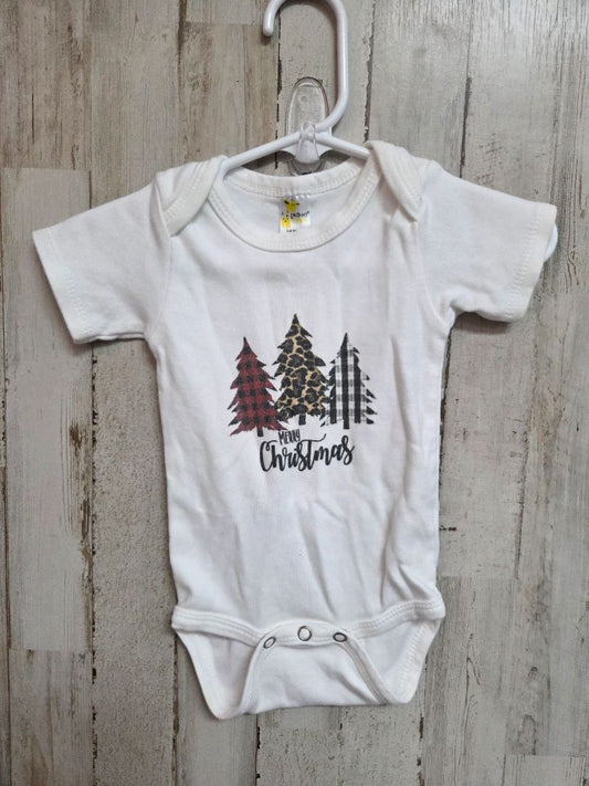 white laughing giraffe merry xmas onesie, girl 3-6m