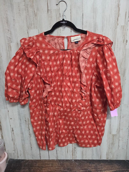 BURNT ORANGE UNIVERSAL THREADS PRINTED RUFFLE TOP, LADIES L