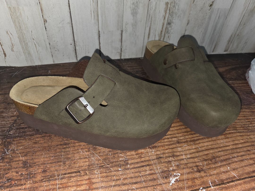 BROWN CUSHIONAIRRE PLATOFORM CLOGS, SHOES A8.5