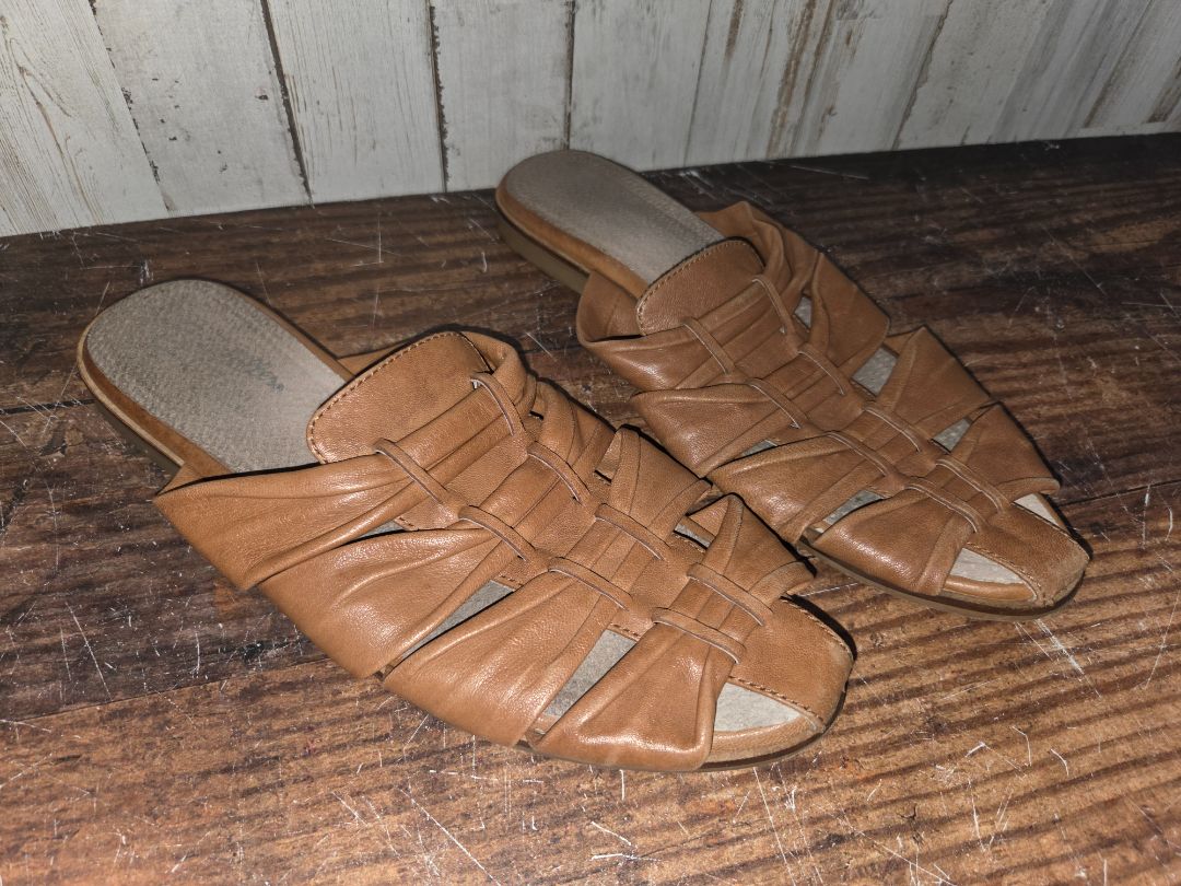 TAN SCYCHELLES SLIP ONS, SHOES A8.5