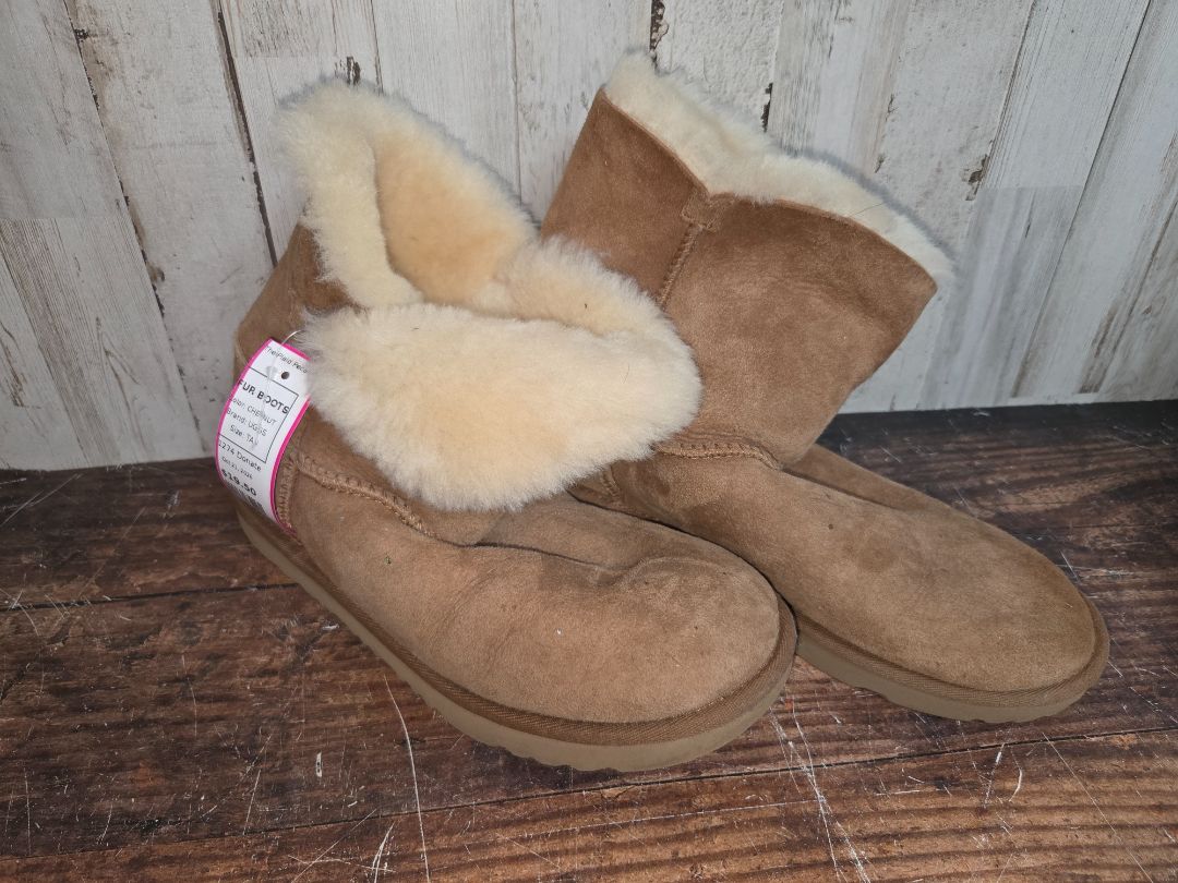 CHETNUT UGGS FUR BOOTS, TAN