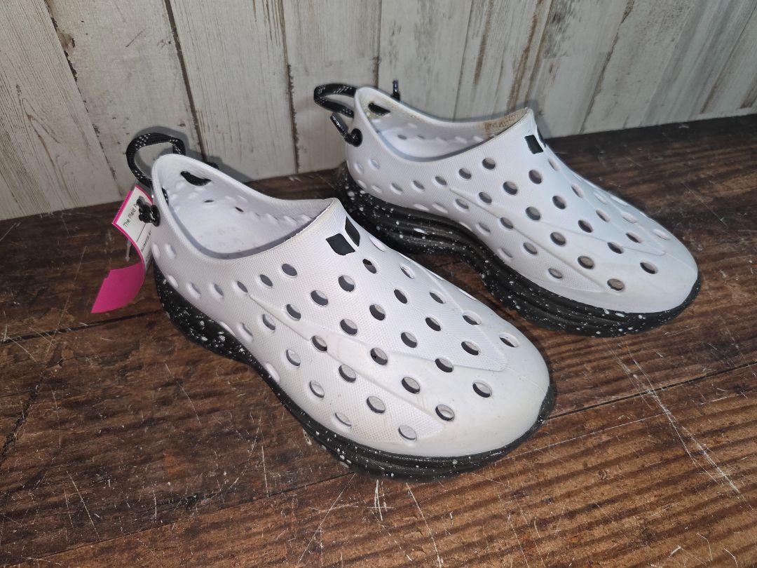 WHITE KANE RUBBER SLIP ONS, SHOES 13
