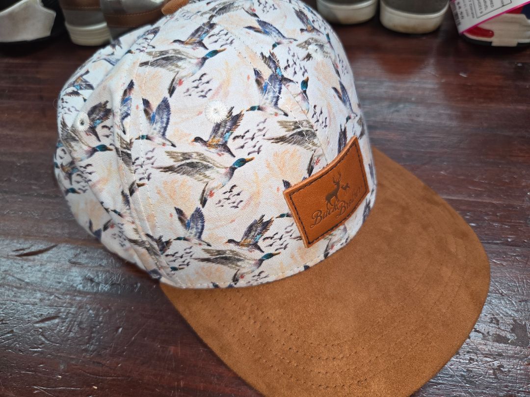 WHITE/BROWN BUCK BROTHERS DUCK PRINT HAT