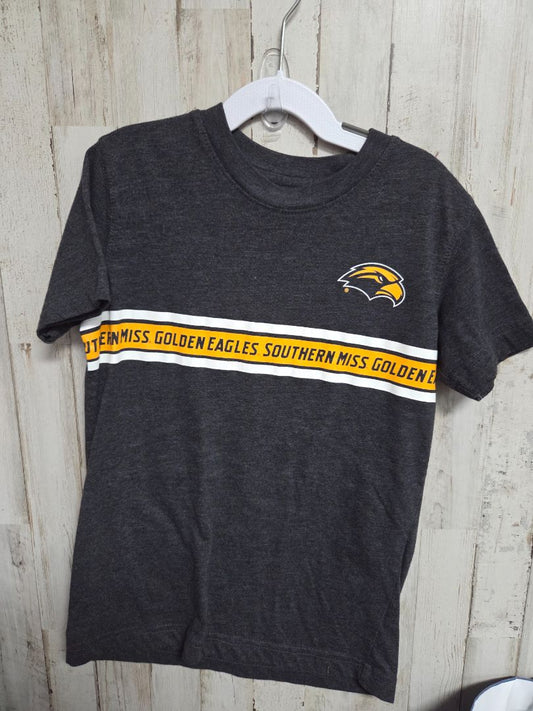 CHARCOAL COLOSSEUM USM LOGO TEE, BOY 6/7