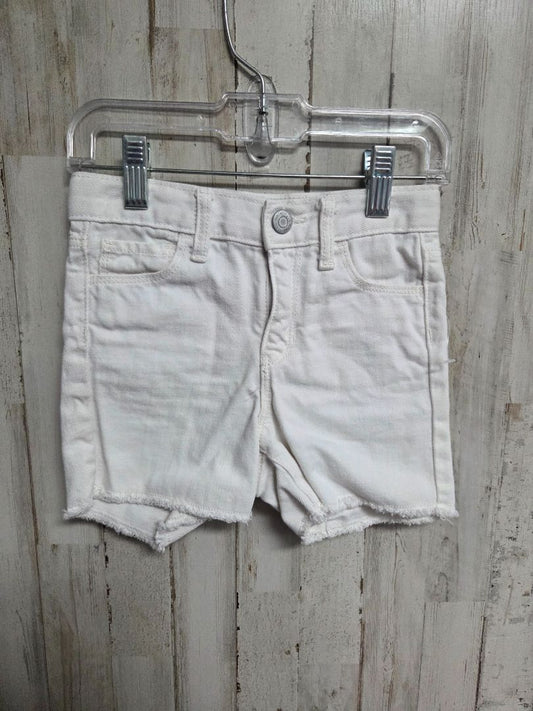 white old navy jean shorts, girl 5