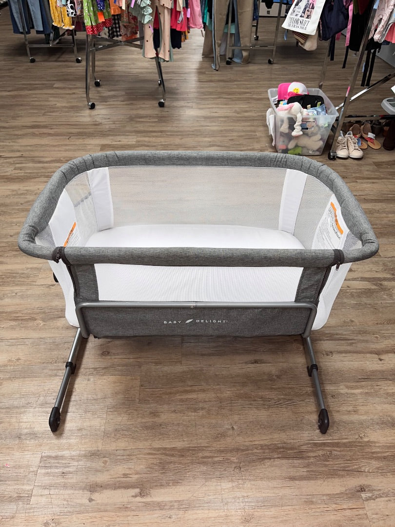 GREY BABY DELIGHT BESIDE ME DREAMER BASSINET AND BEDSIDE SLEEPER