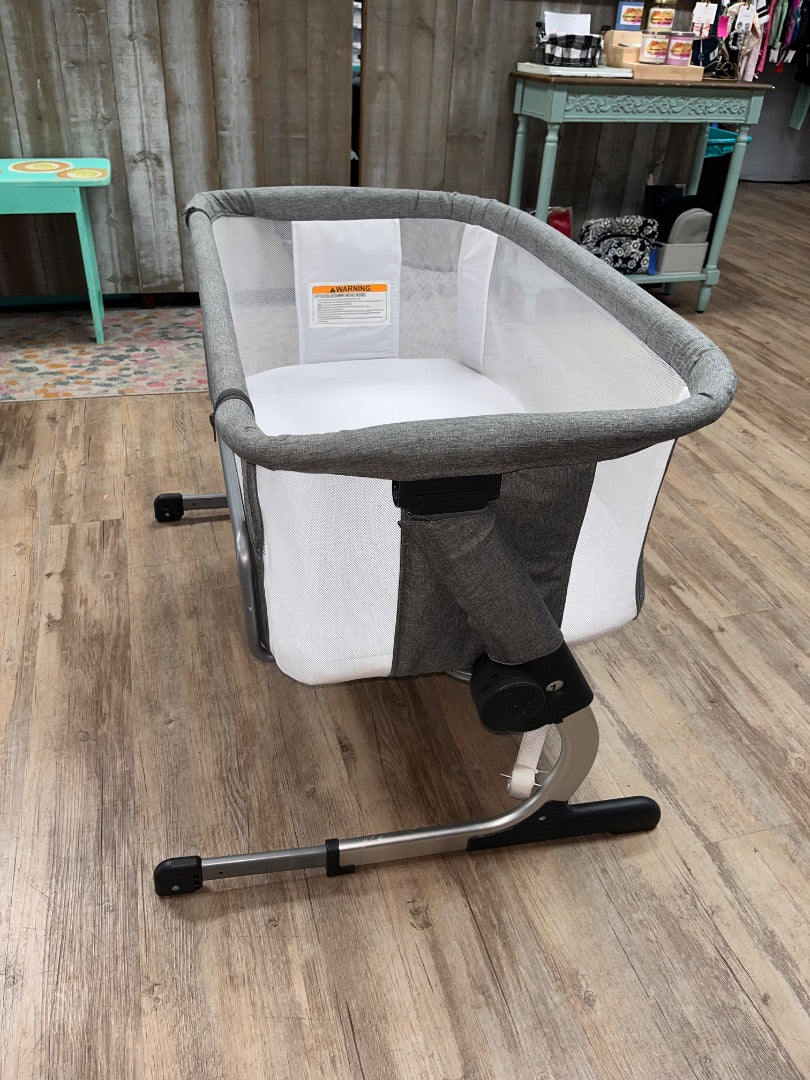 GREY BABY DELIGHT BESIDE ME DREAMER BASSINET AND BEDSIDE SLEEPER