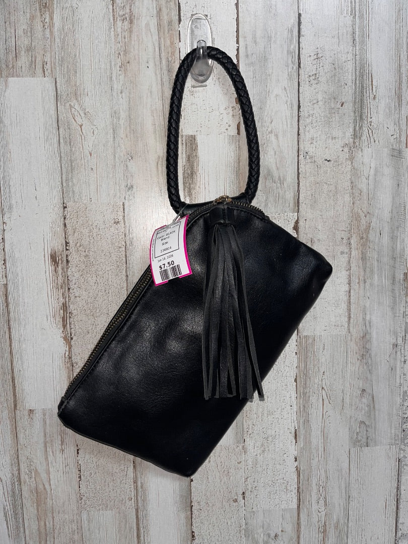 BLACK  TASSLE WRISTLET CLUTCH