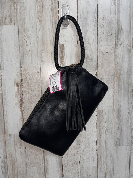 BLACK  TASSLE WRISTLET CLUTCH