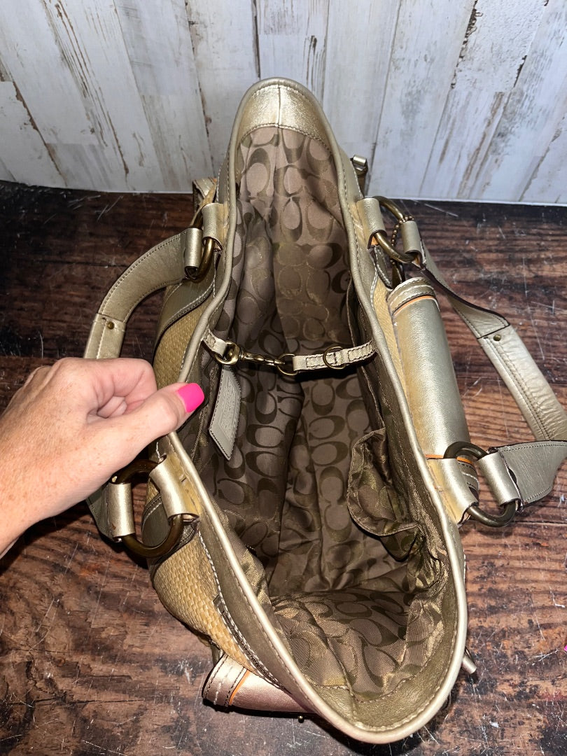 TAN/GOLD COACH STRAW WITH GOLD TRIM PURSE