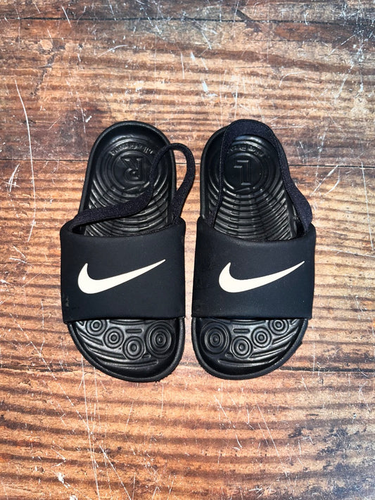 BLACK NIKE SANDALS, SHOES 9