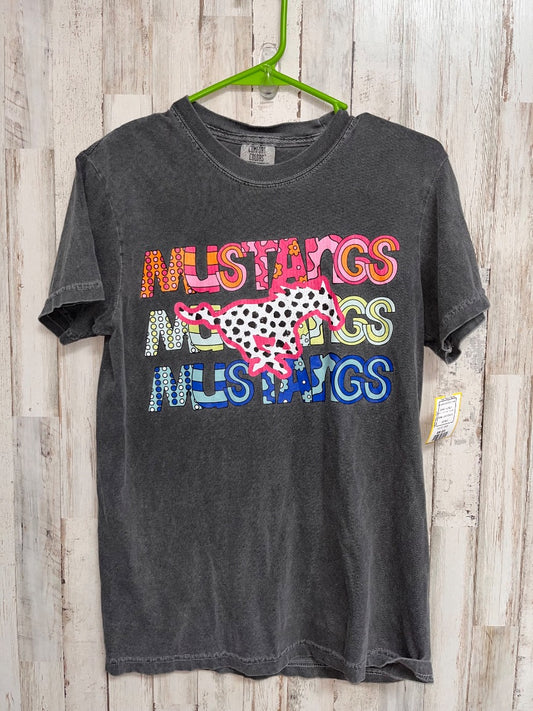 GREY COMFORT COLORS COLORFUL MUSTANGS TEE, LADIES S