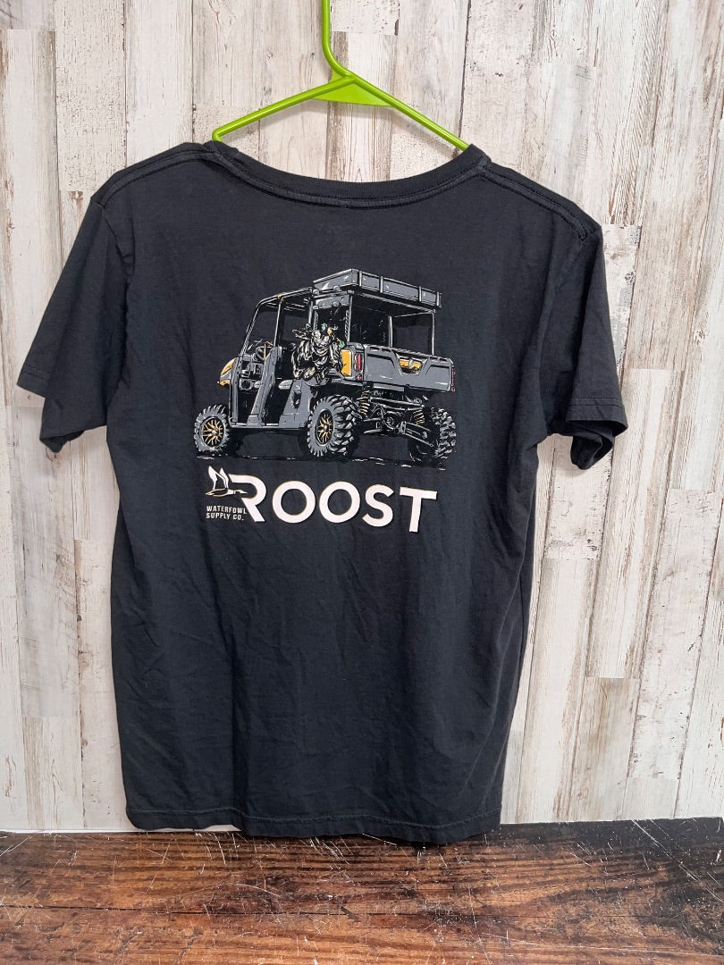 CHARCOAL ROOST LOGO POCKET TEE, BOY 18