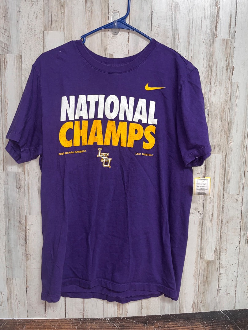 PURPLE NIKE LSU NATONAL CHAMPS TEE, BOY ADULT M