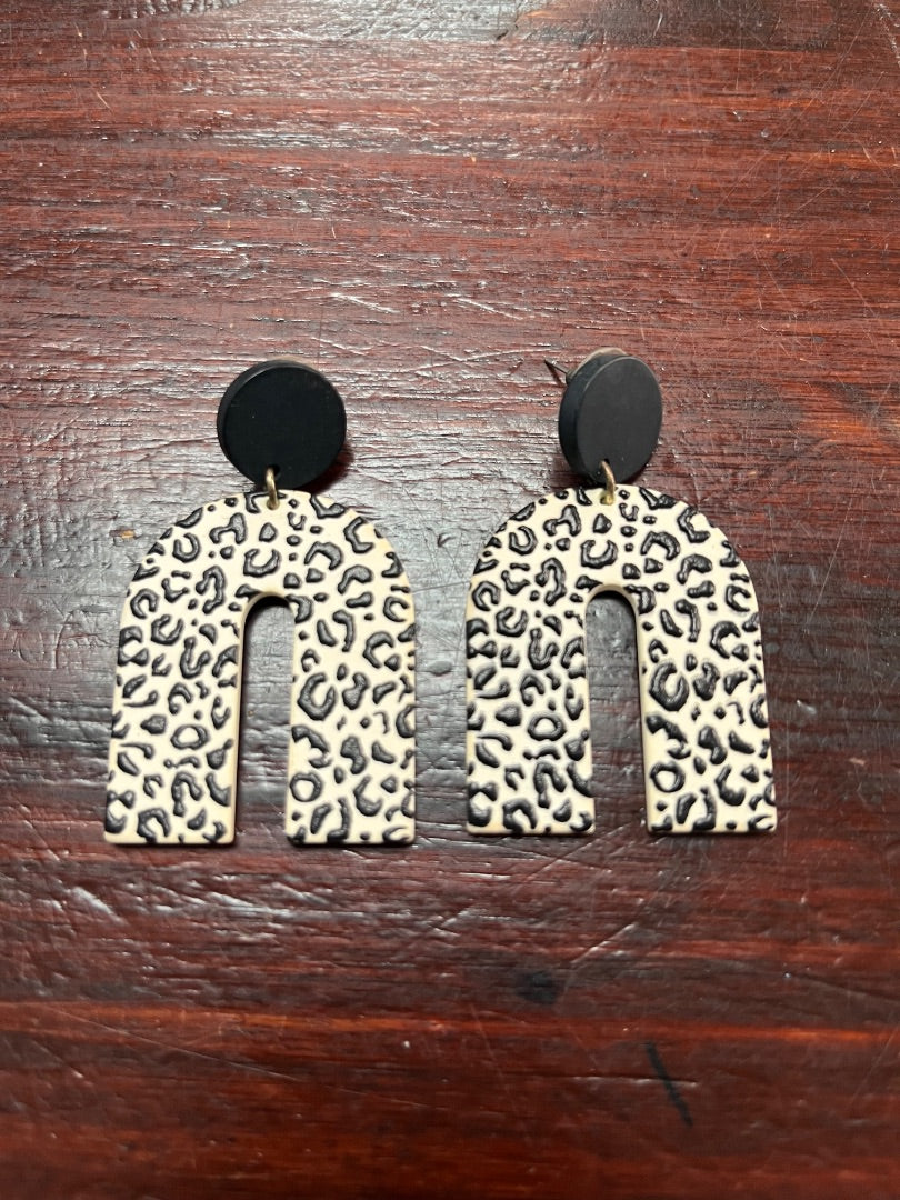 BLACK/WHITE  LEOPARD RAINBOW SHAPE DANGLES