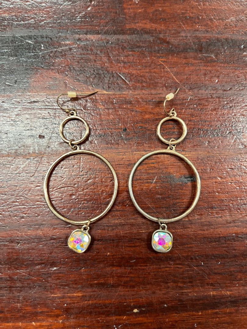GOLD/IRREDESCENT  CIRCLE WITH DANGLE STONE EARRINGS