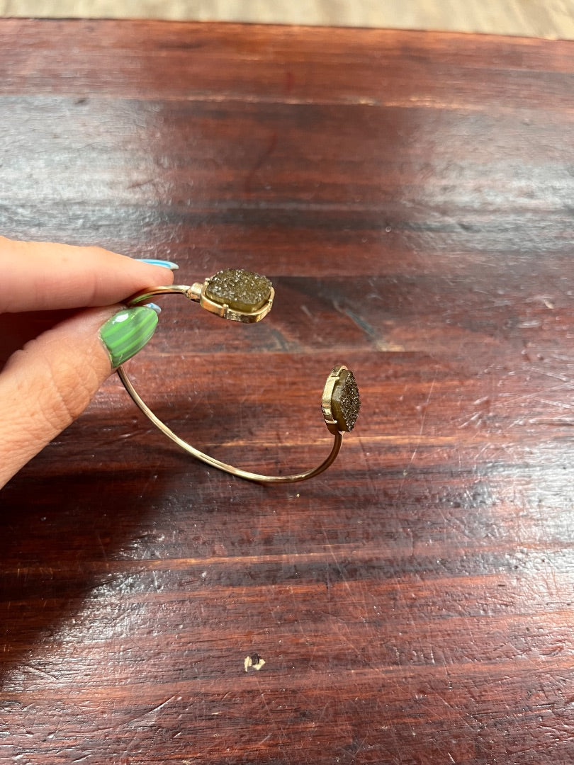 GOLD  STONE CUFF BRACELET