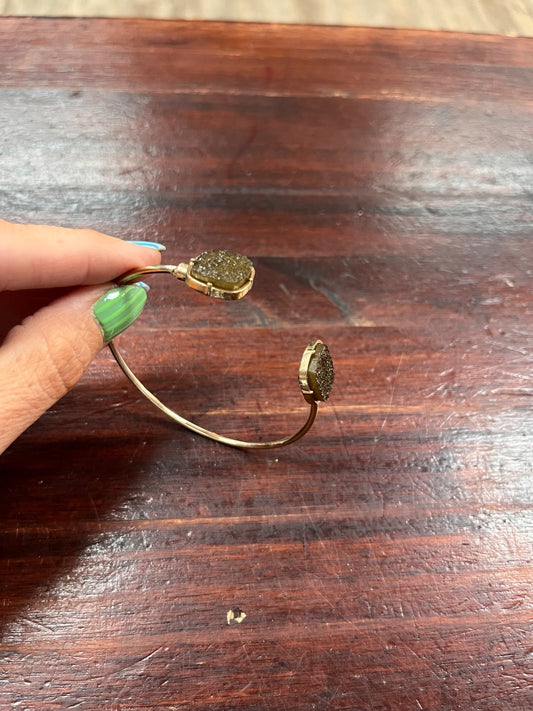 GOLD  STONE CUFF BRACELET