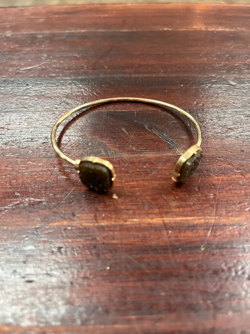 GOLD  STONE CUFF BRACELET