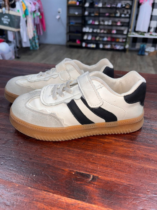 IVORY/BLACK  VELCRO SCALLOP SNEAKERS, SHOES 13