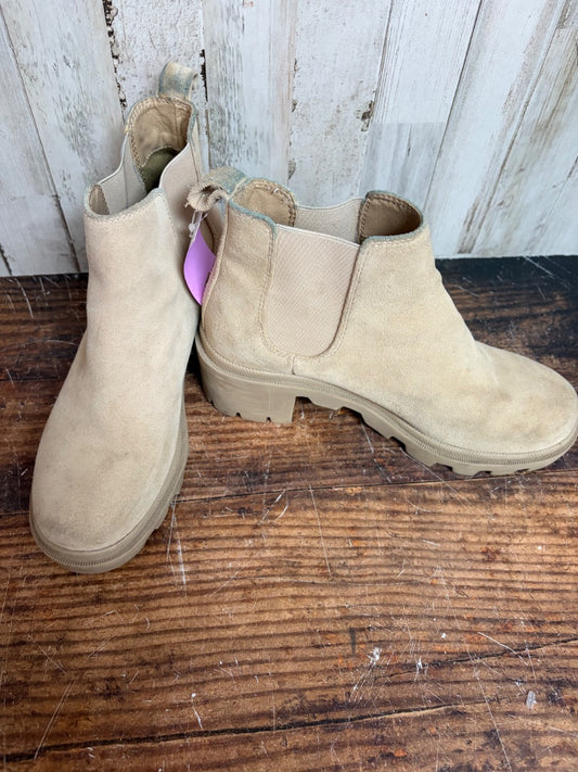 BEIGE STEVE MADDEN CHUNKY BOOTS, SHOES A8.5