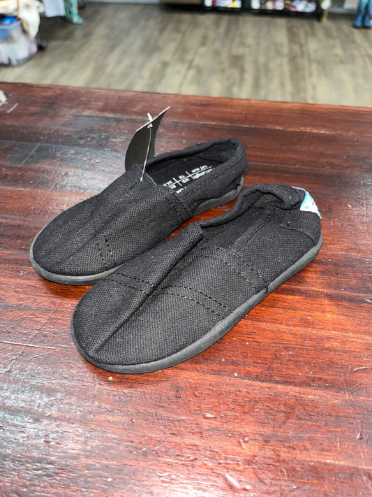 BLACK TOMS SLIP ON CANVAS SHOES, SHOES 8