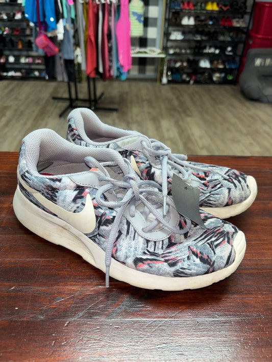 GREY NIKE PRINTED SNEAKERS, SHOES A7