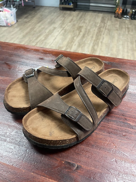 DARK BROWN OUTWOODS THREE STRAP BUCKLE SANDALS, SHOES A10