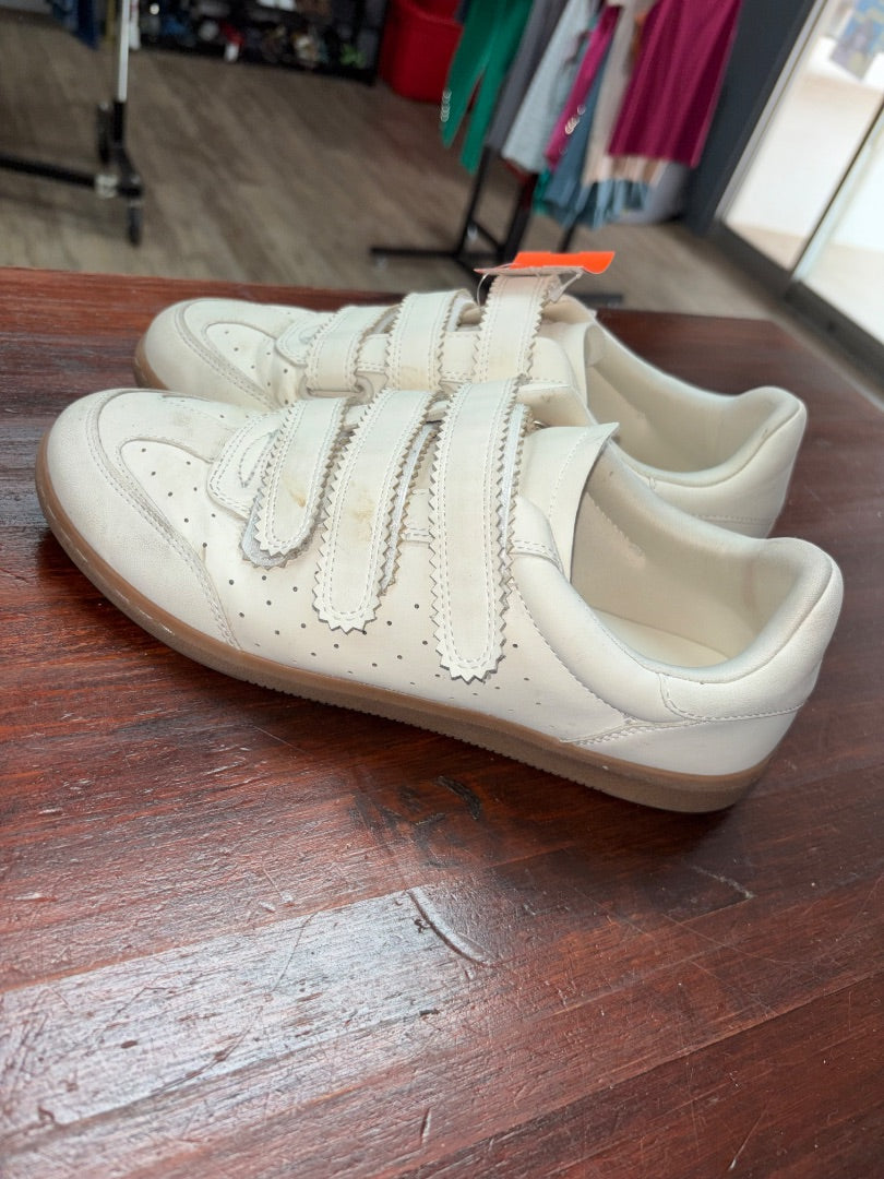 Off white Universal Thread Velcro sneakers, Shoes A8.5