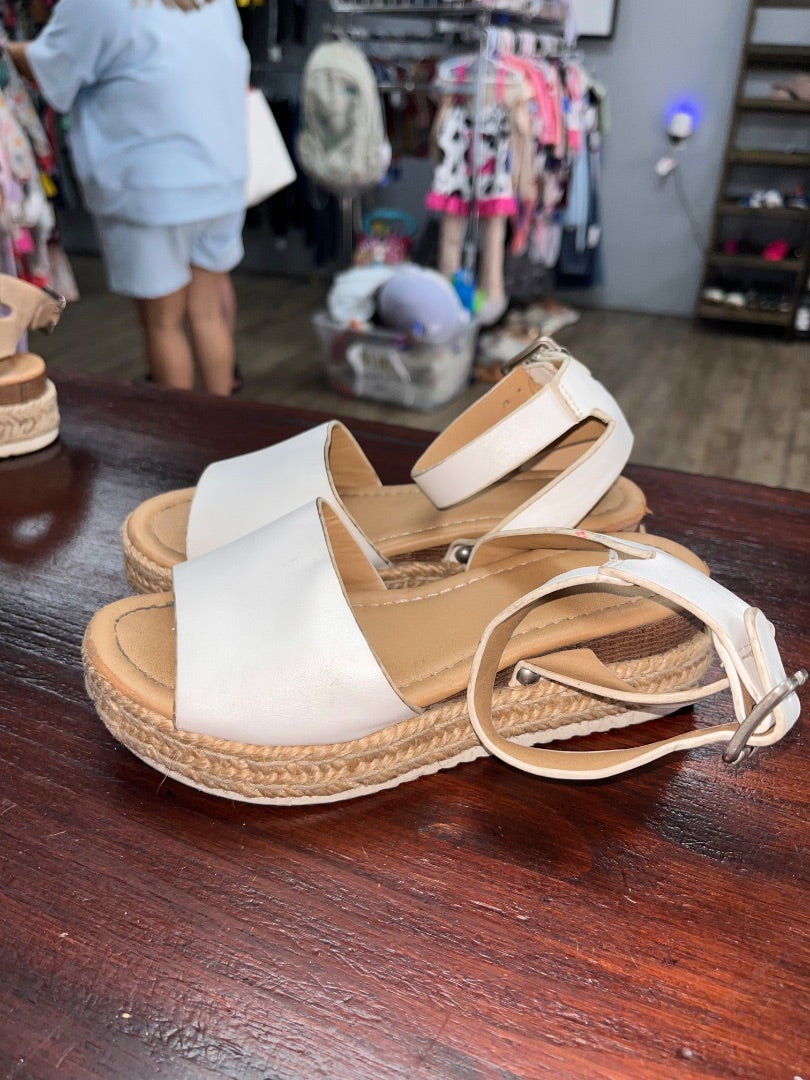 WHITE SODA STRAW HEEL SANDALS, SHOES 12