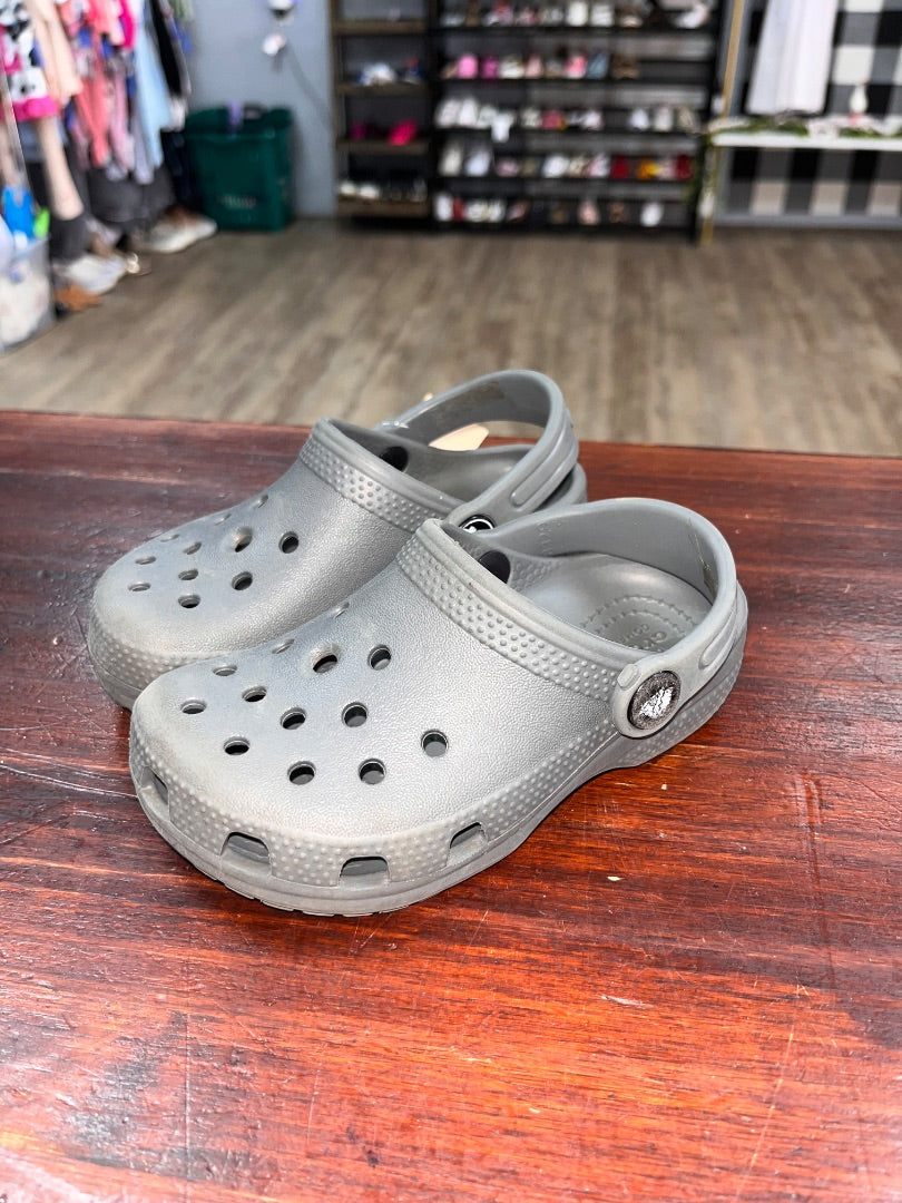 GREY CROCS RUBBER SLIP ON SHOES, SHOES 9