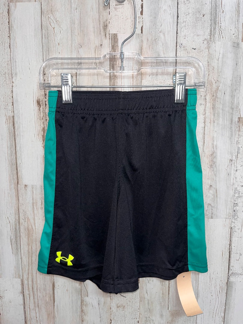 BLACK/GREEN UNDER ARMOUR LOGO DRY FIT SHORTS, BOY 6
