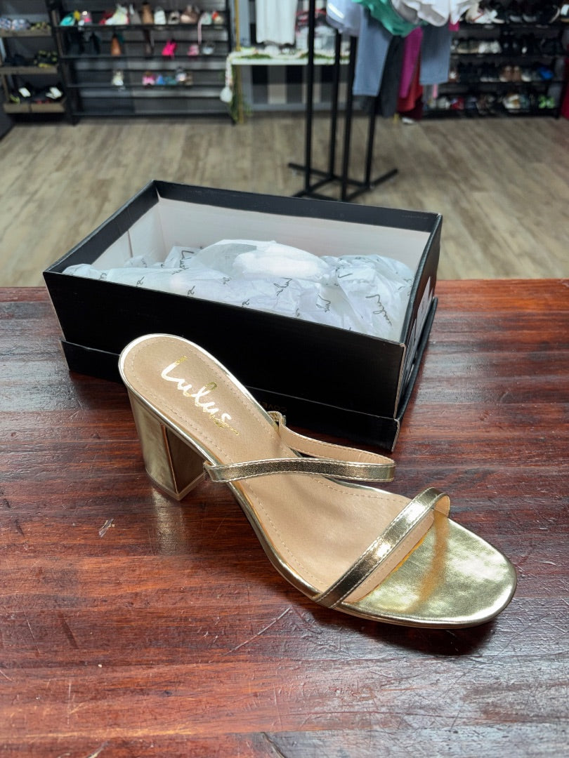 Gold Lulus NEW short thick heel, Shoes A10