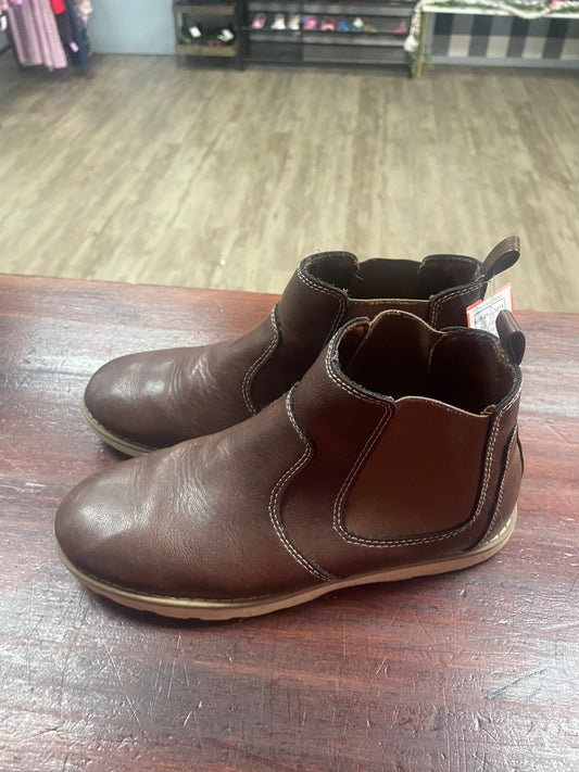 BROWN  SLIP ON BOOTS, SHOES Y5