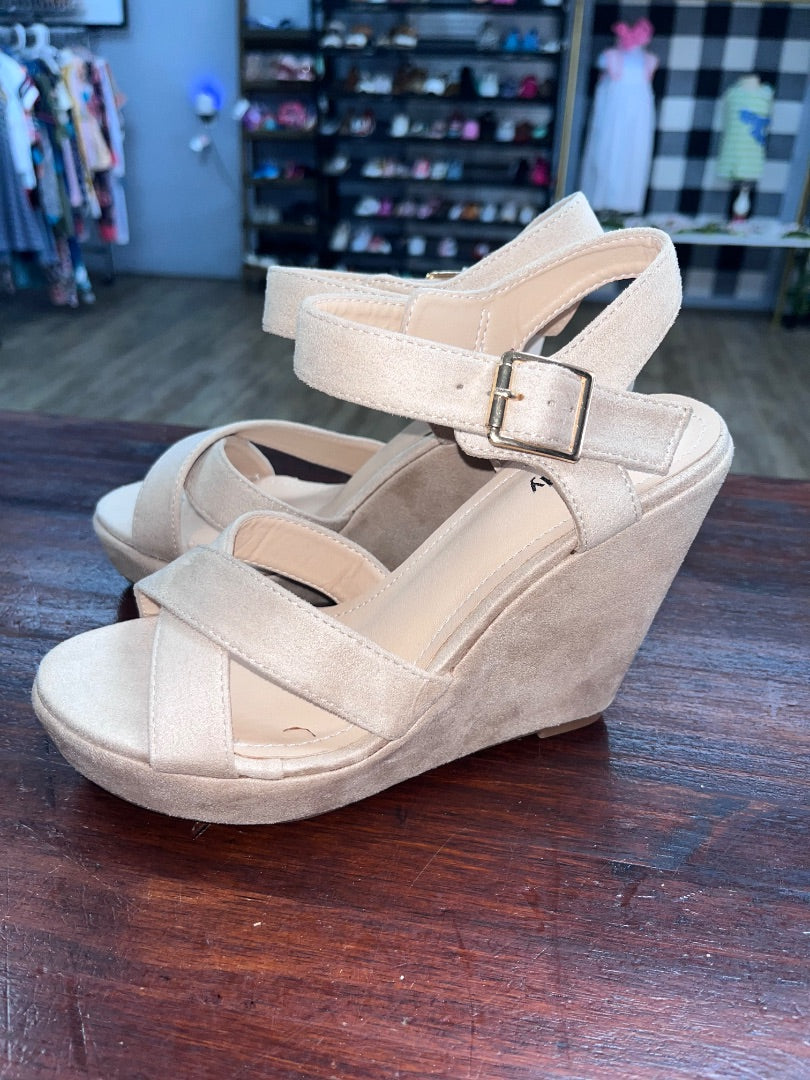 LIGHT TAN MILA LADY SUEDE WEDGE HEELS, SHOES A6.5