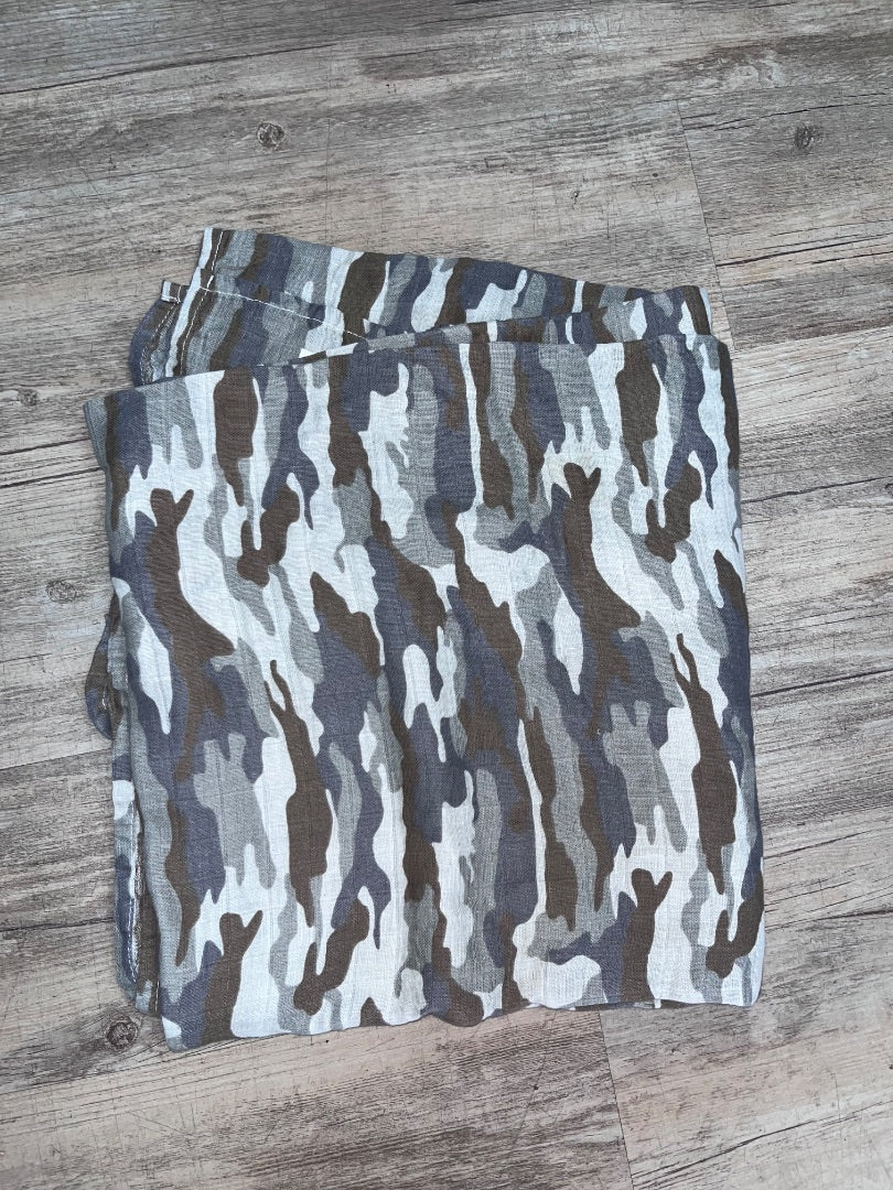 OLIVE MUDPIE CAMO MUSLIN BLANKET