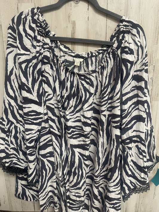WHITE/GREY  ZEBRA PRINT BLOUSE 26/28, LADIES 3X