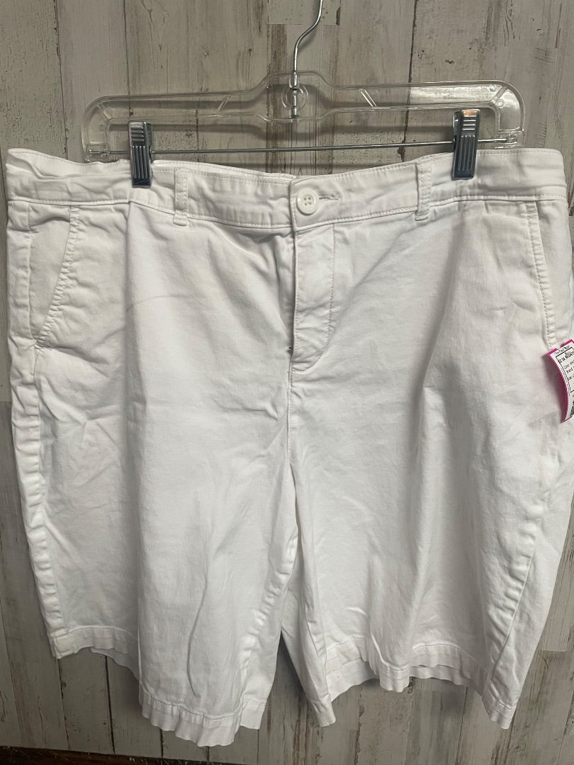 WHITE NYDJ SZ 16 SHORTS, LADIES XL